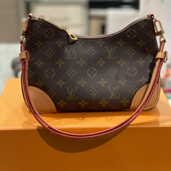 Louis Vuitton Shoulder Bag - Picture 2 of 9